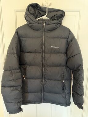 Columbia Kids Gray Hooded Puffer Coat. Excellent condition except for one pocket